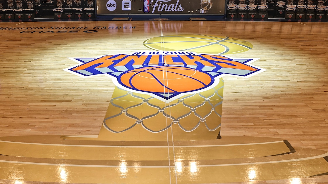 Knicks' T-Shirt Giveaway Celebrating NBA Title Shown in Photo Ahead of Opener vs. LeBron, 76ers