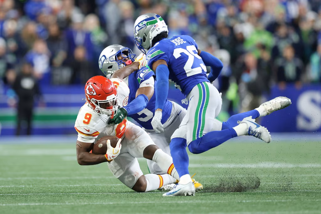Chiefs and 49ers suffer first losses of NFL season, Vikings stay unbeaten