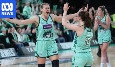 Tasmania's Jewels mark WNBL debut with win over Geelong at sold-out season opener