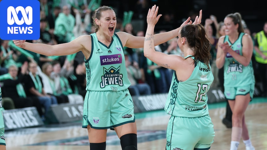 Tasmania's Jewels mark WNBL debut with win over Geelong at sold-out season opener