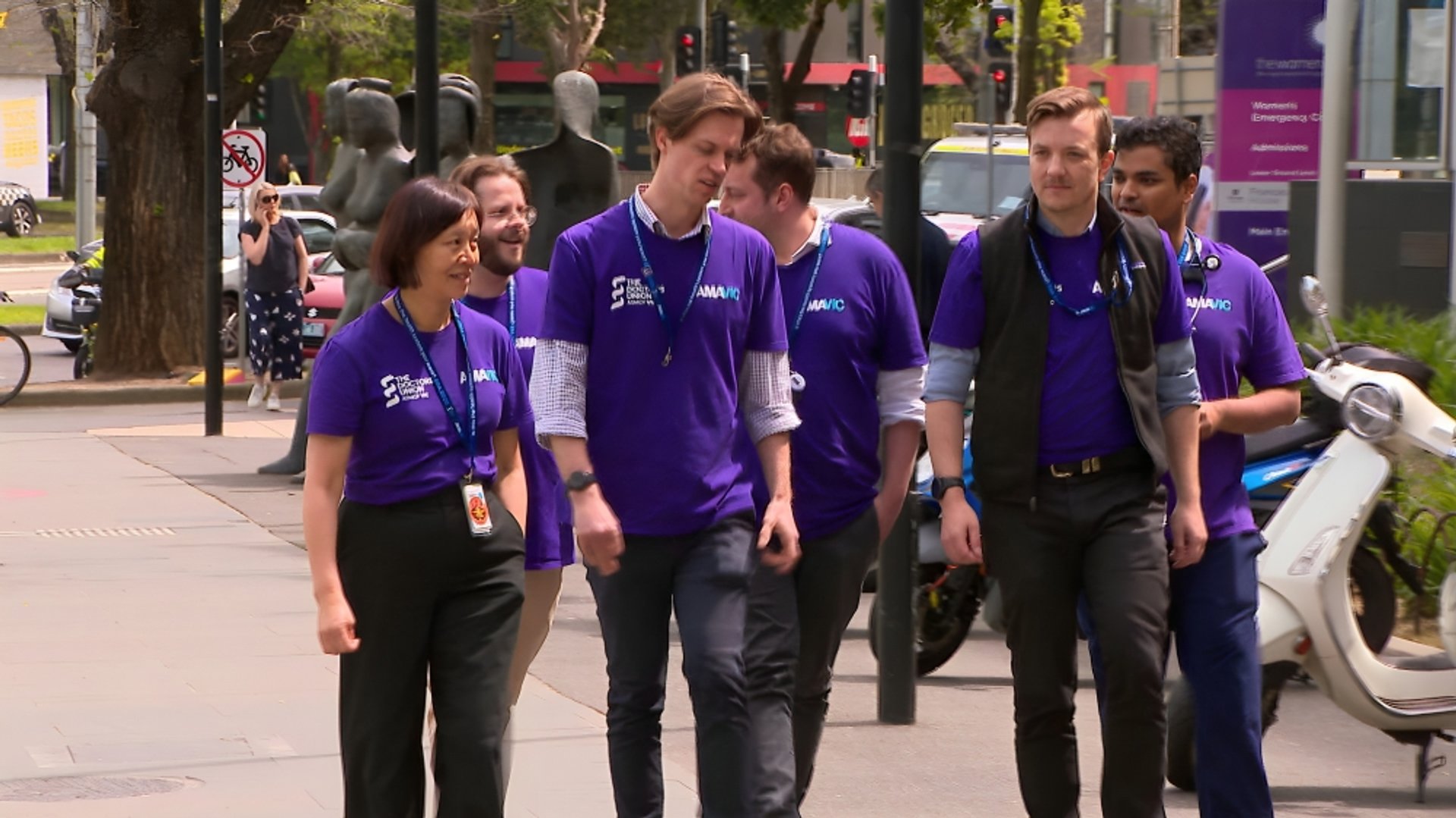 Today's News Headlines: Victorian public hospital doctors set to strike