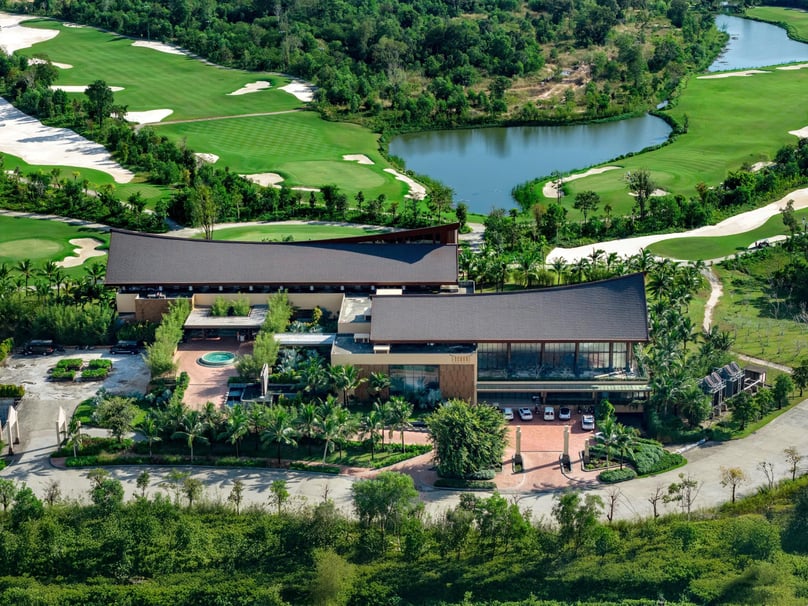 The Eschuri Vung Bau Golf clubhouse was developed around a “smart luxury” concept, blending contemporary architecture with details inspired by Vietnamese culture.