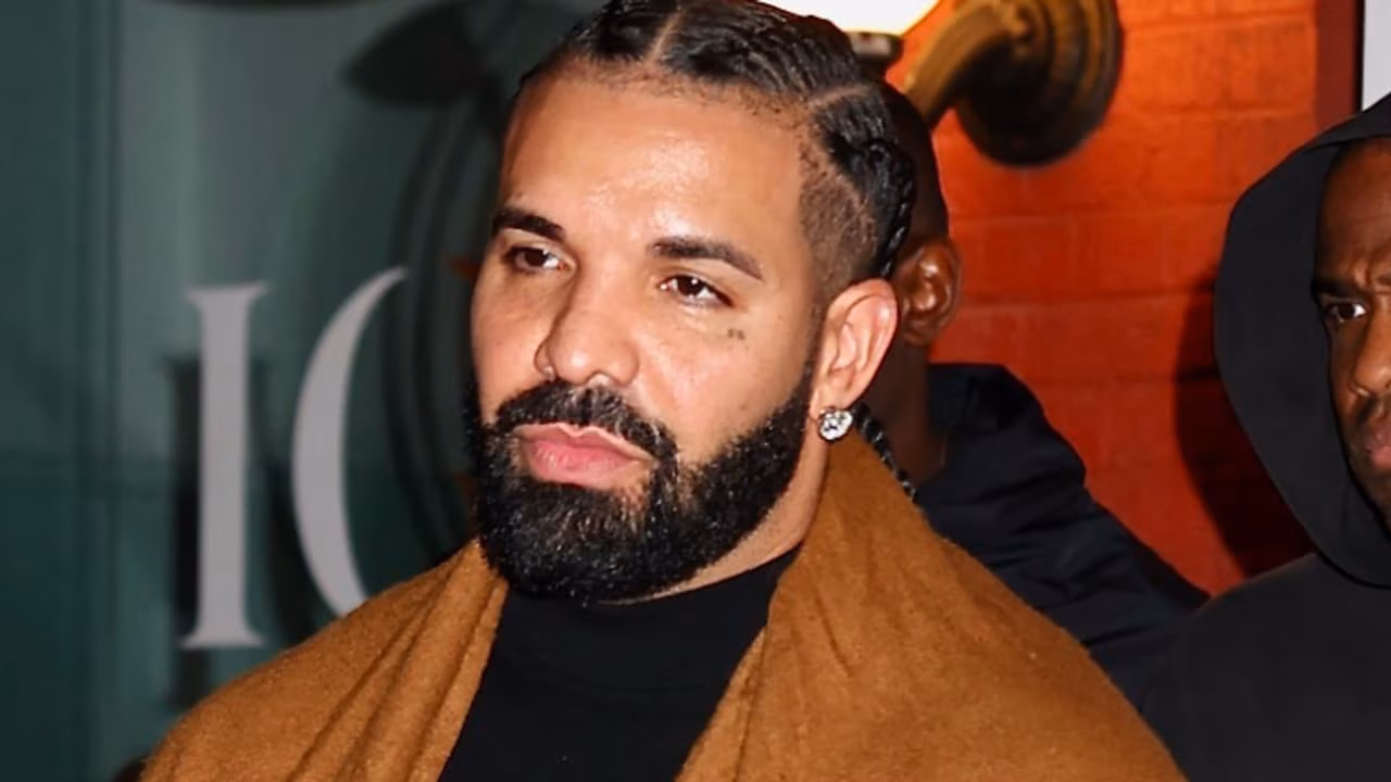 Internet roasts rapper Drake over viral photos