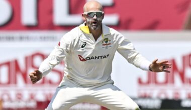 Live cricket scores: Australian bowlers look for early wickets against South Africa