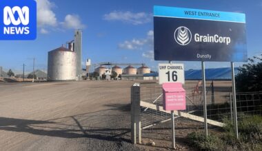Person rescued from GrainCorp silo in central Victorian town of Dunolly