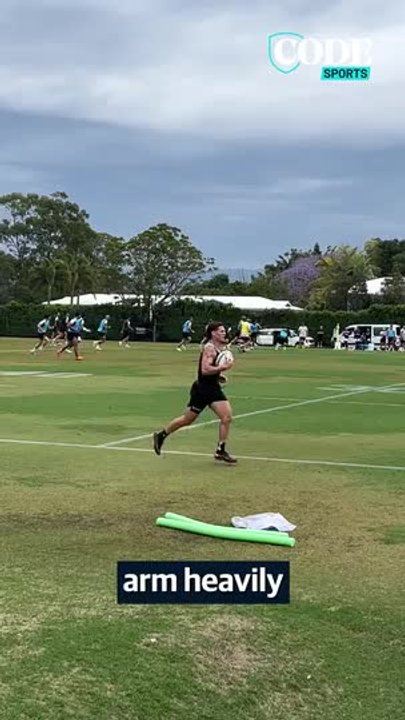 Kalyn Ponga had surgery 10 days ago. Look at him now