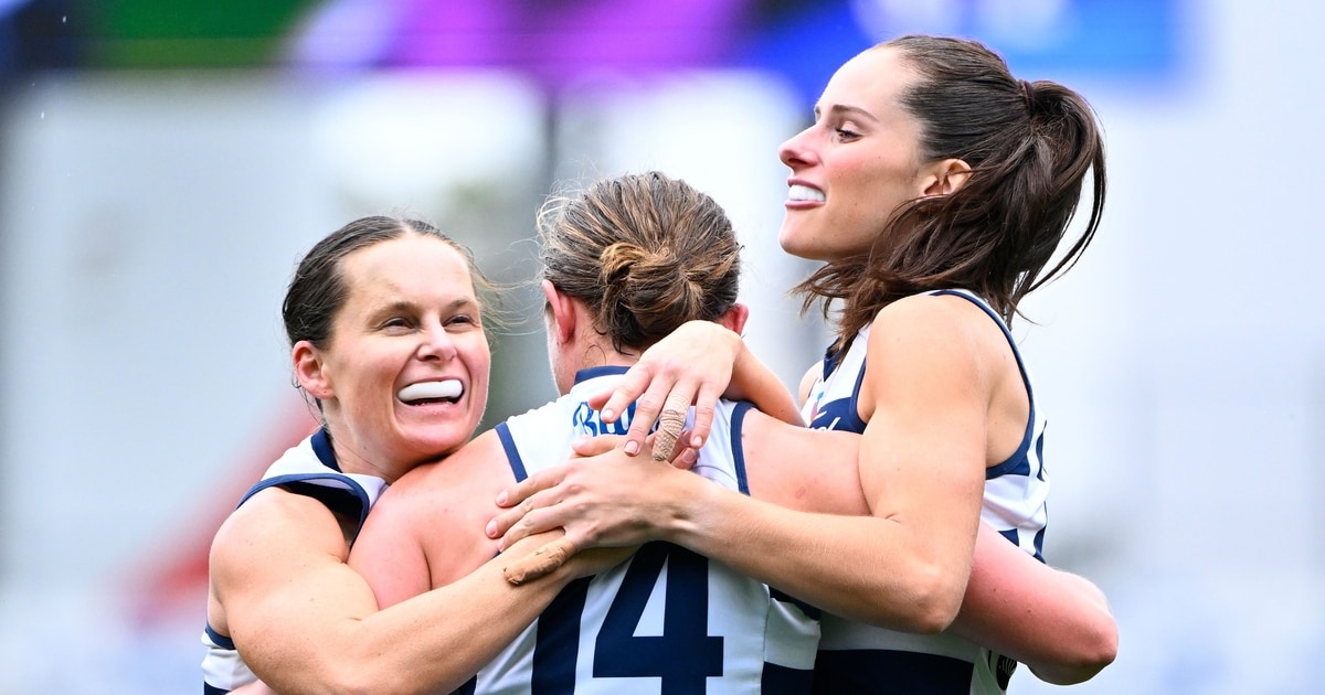Feline fine: Geelong Cats make it 10 straight with Fremantle Dockers thumping