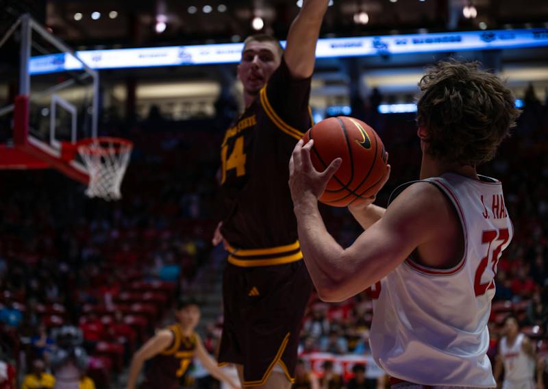 Basketball: Sun Devils hold off Lobo comeback in preseason finale