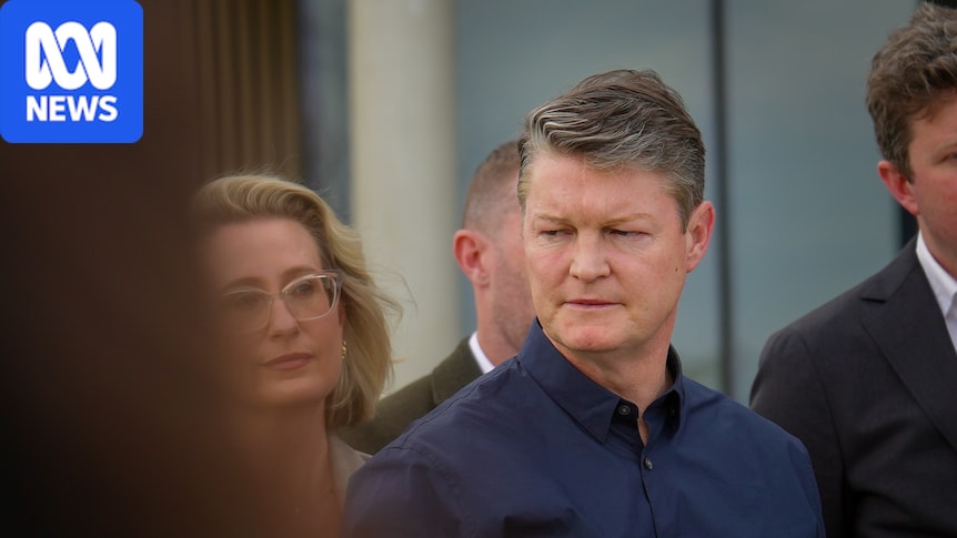 Labor reveals $1.5 billion promise to slash emergency wait times in Victorian hospitals