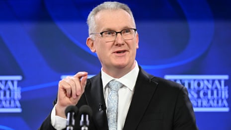 Australia announces immigration changes, including new visa policy for foreign students – video