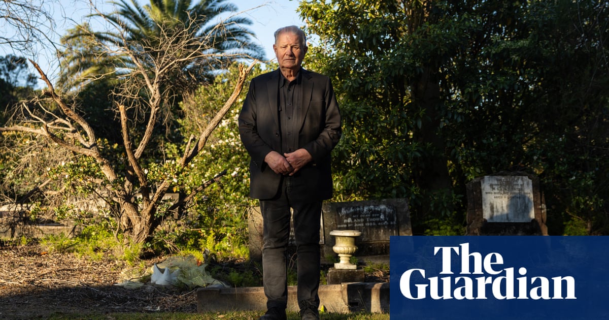 Sydney’s ‘king of town hall’ ended up in a pauper’s grave. His support workers are shocked they weren’t told | Sydney