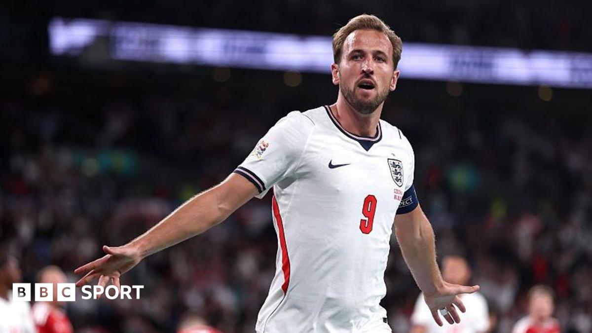 Kane celebrates scoring for England against Czechia