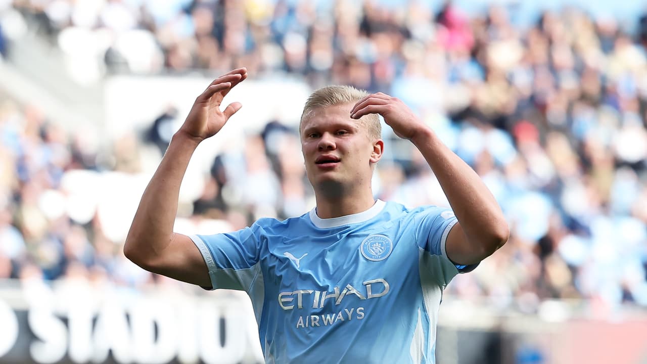 MANCHESTER, ENGLAND - SEPTEMBER 20: Erling Haaland of Manchester City reacts after missing a chance during the Premier League 2026/27 match between Manchester City and Sunderland at Etihad Stadium on September 20, 2026 in Manchester, England. (Photo by Matt McNulty/Getty Images)