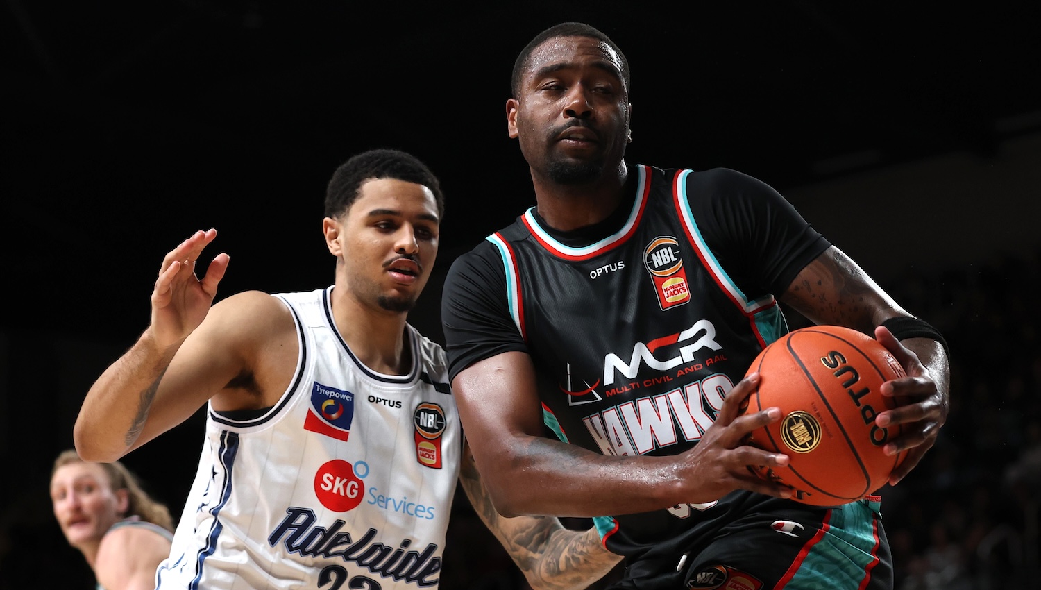 Bang, The ‘Gong: Hawks get it on