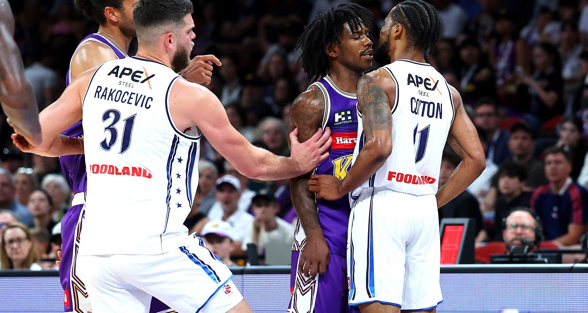 Davis-Cotton feud reignites as 36ers topple Kings