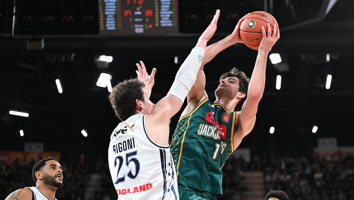 'Incredible' Taran's career-high 32 lifts Tassie past Breakers