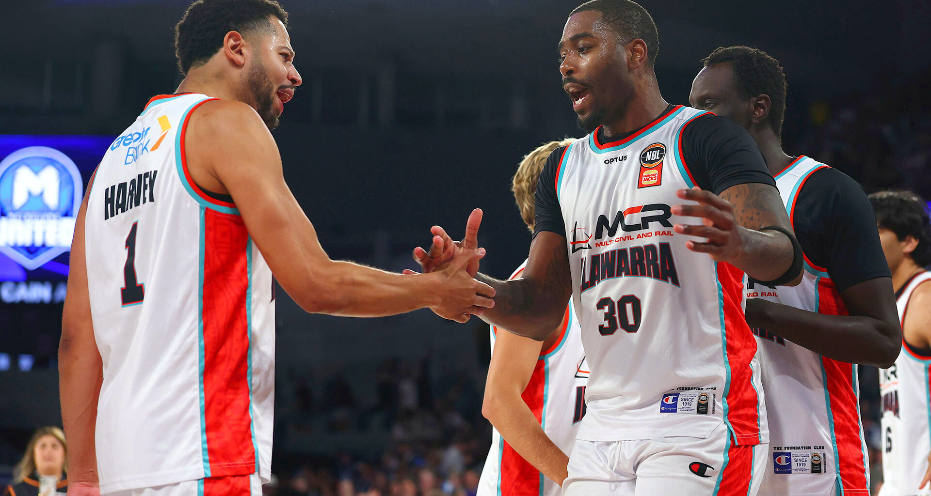 Hawks hold out United for critical win