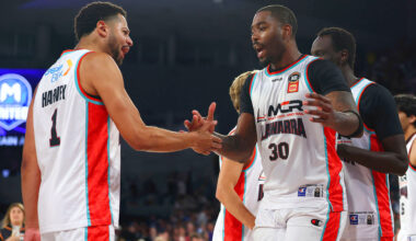 Hawks hold out United for critical win