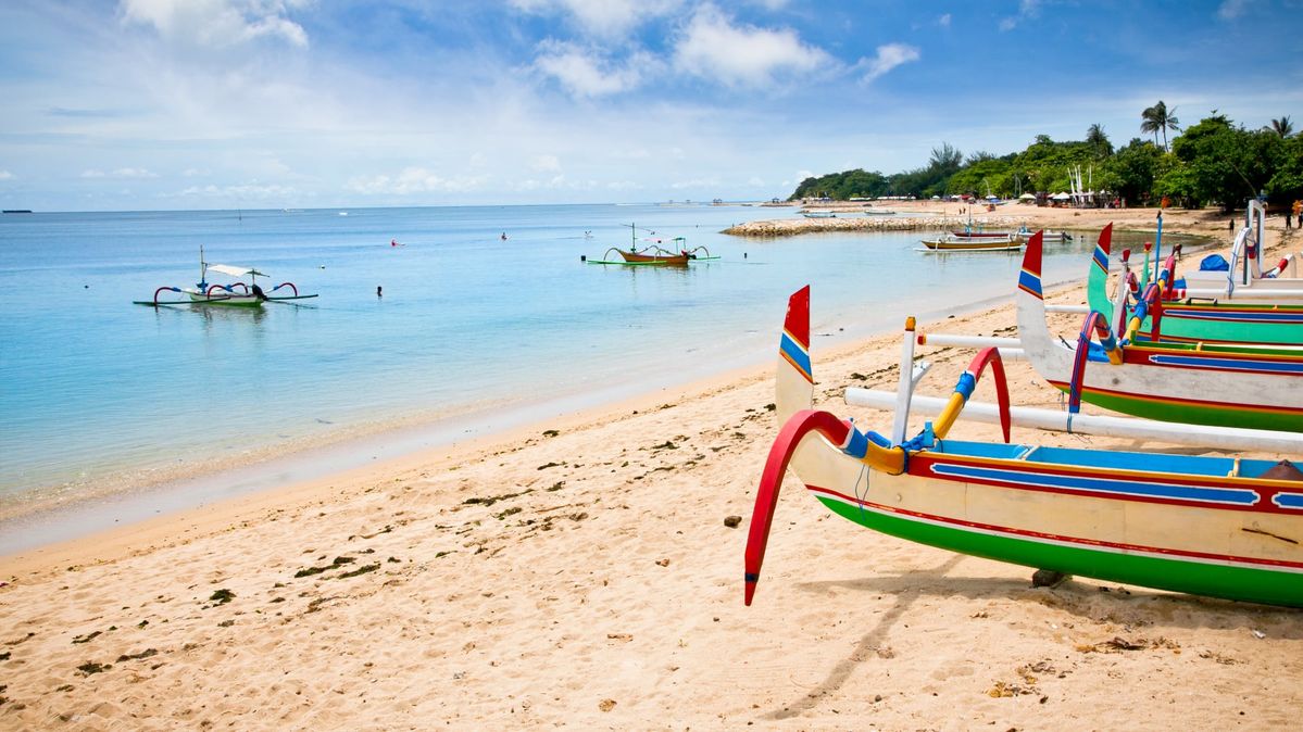 Qantas, Virgin fight for new flights to Bali