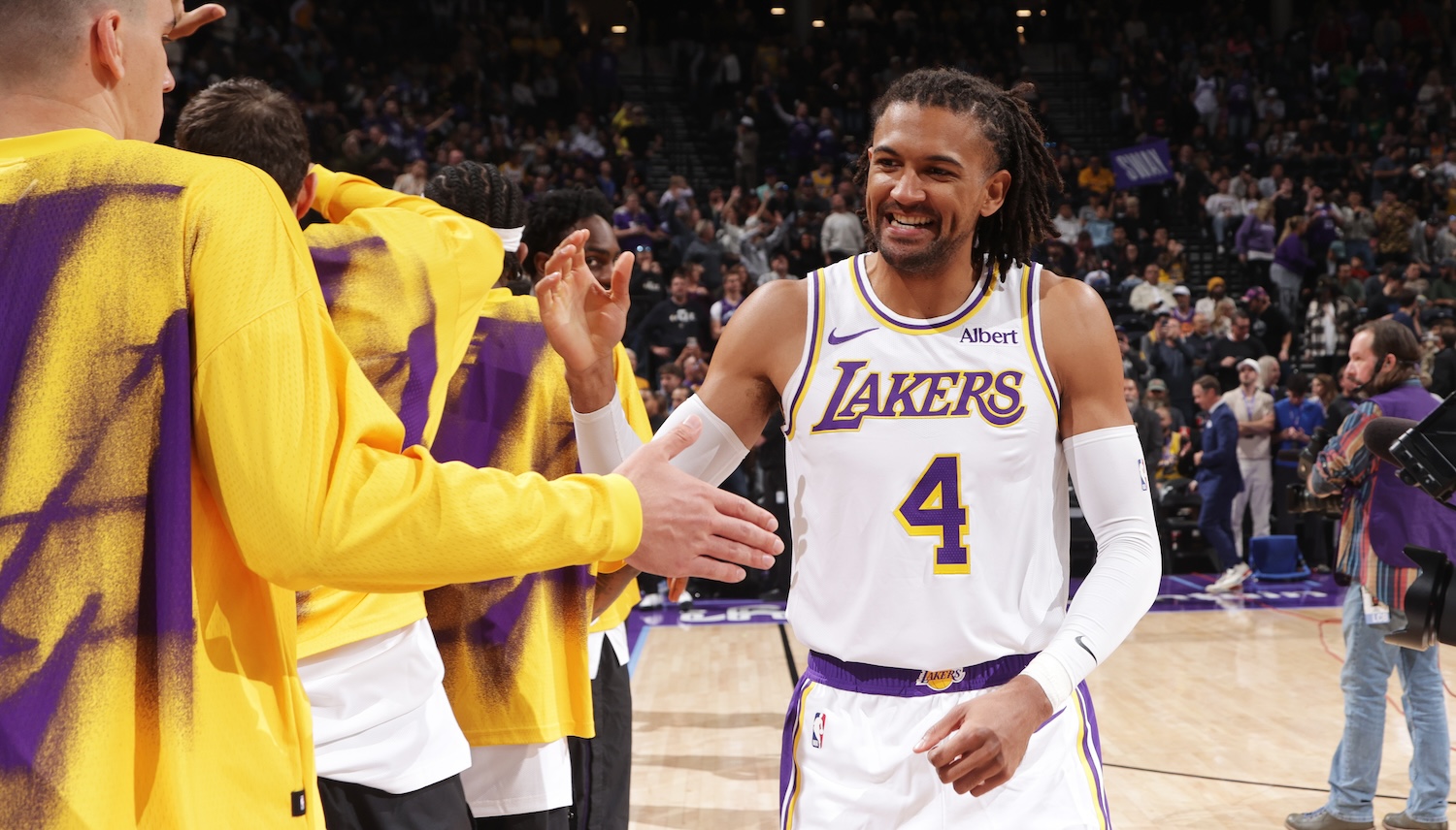 Matisse begins to paint Boomers picture for Caporn