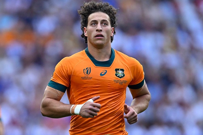 Mark Nawaqanitawase playing for Wallabies at 2023 Rugby World Cup.