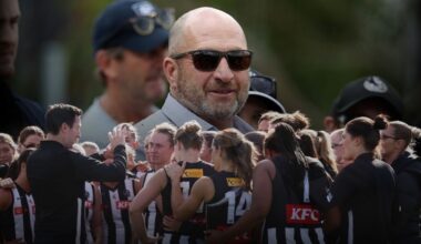 Collingwood AFLW boss Craig Kelly fronts players over unrest
