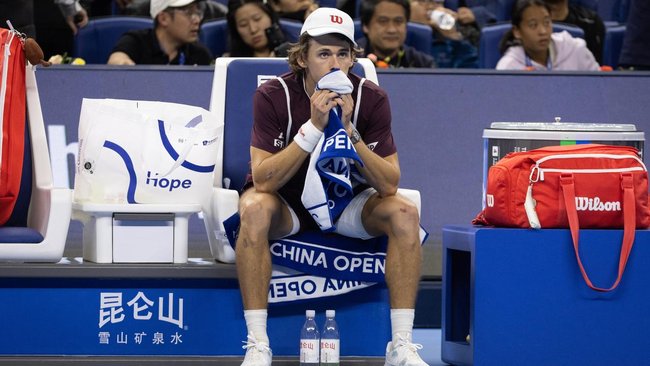 Alex de Minaur was left a picture of dismay after injury ruined his China Open final dream. 