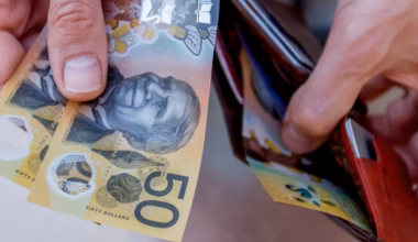 Coalition bill would force major retailers to accept cash