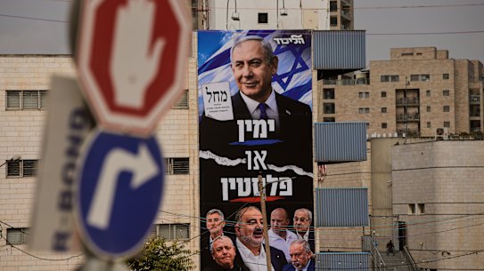 A Likud party campaign billboard in Jerusalem depicting Israeli Prime Minister Benjamin Netanyahu alongside opposition party leaders ahead of Israel’s general election. The Hebrew slogan reads “Right or Palestine”.