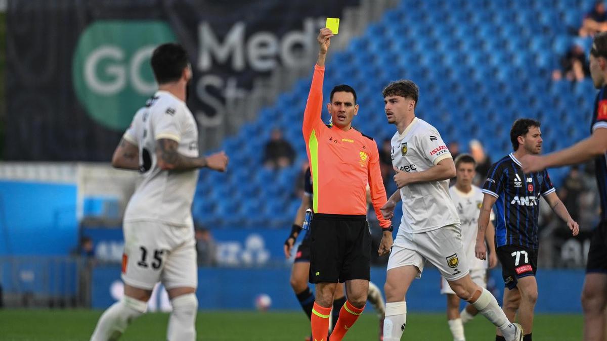 Referees strike over as Football Australia reaches deal ahead of A-Leagues seasons