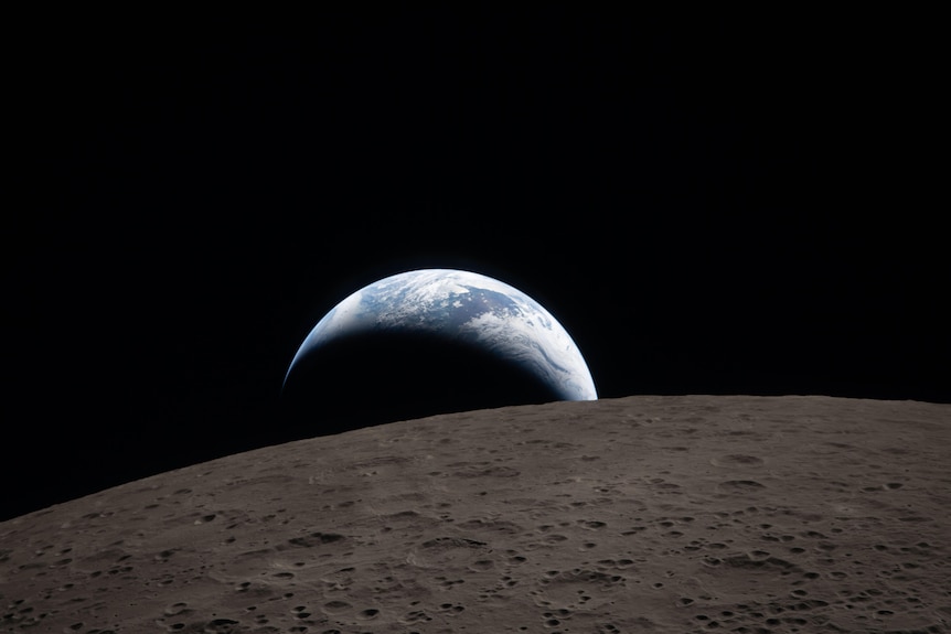 Image of Earth rise from the surface of the Moon.