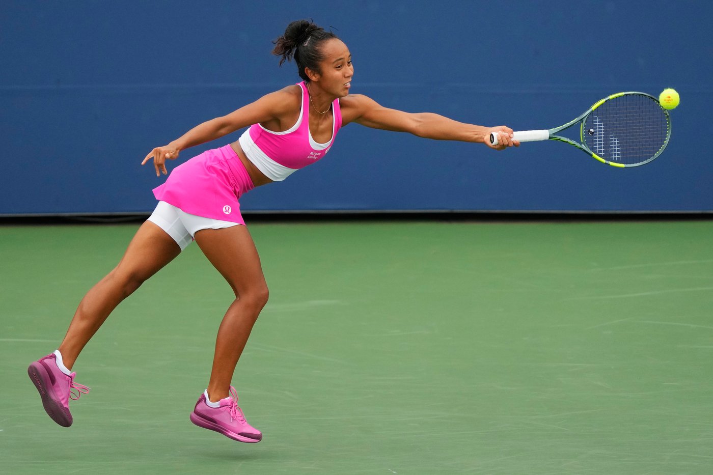 Fernandez eliminated from Wuhan Open with third-round loss to Ostapenko