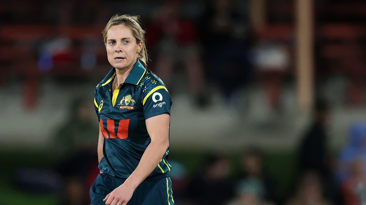 Aussies survive almighty scare as late collapse sparks T20 thriller