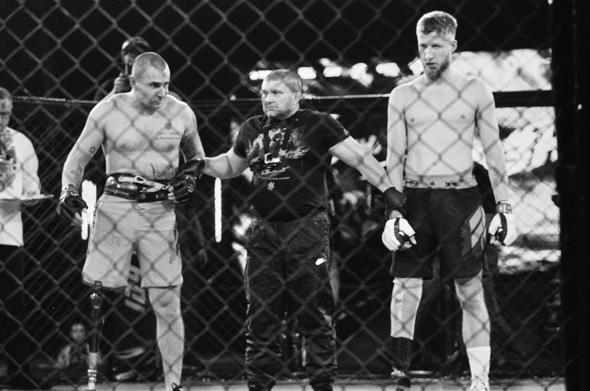 Adaptive athletes and veterans Oleksii Nerovnya and Vladyslav “Klym” Klymchuk during the international MMA competition “IDU NA VY: Tryzna.” Kyiv, Ukraine, October 9. (Photo: Louis Beaudemont/UNITED24 Media)