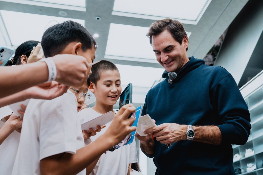 Federer Plays on Floating Court in Shenzhen