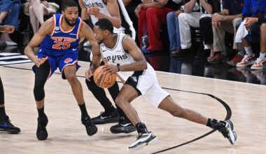 De'Aaron Fox dribbles the ball and tries to get past a defender.
