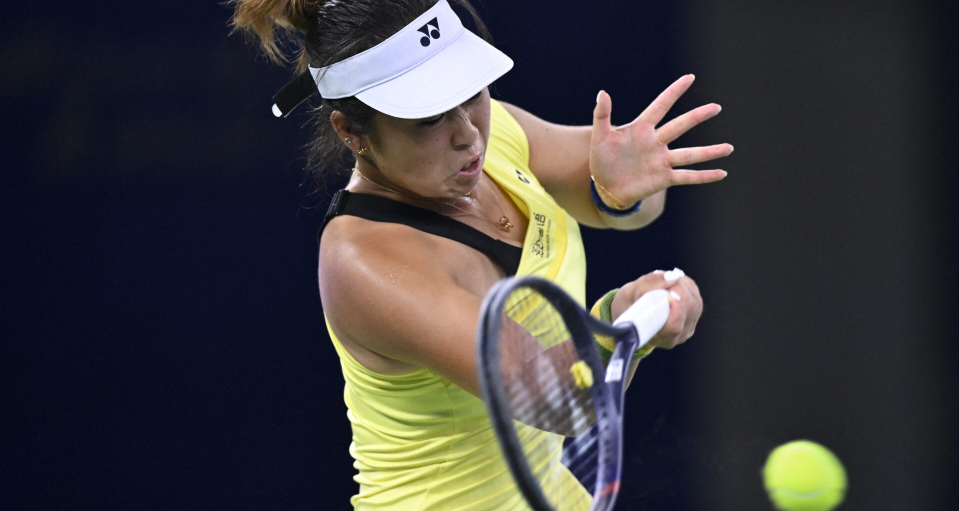 Shi goes right to left for crucial break in Wuhan upset of Eala