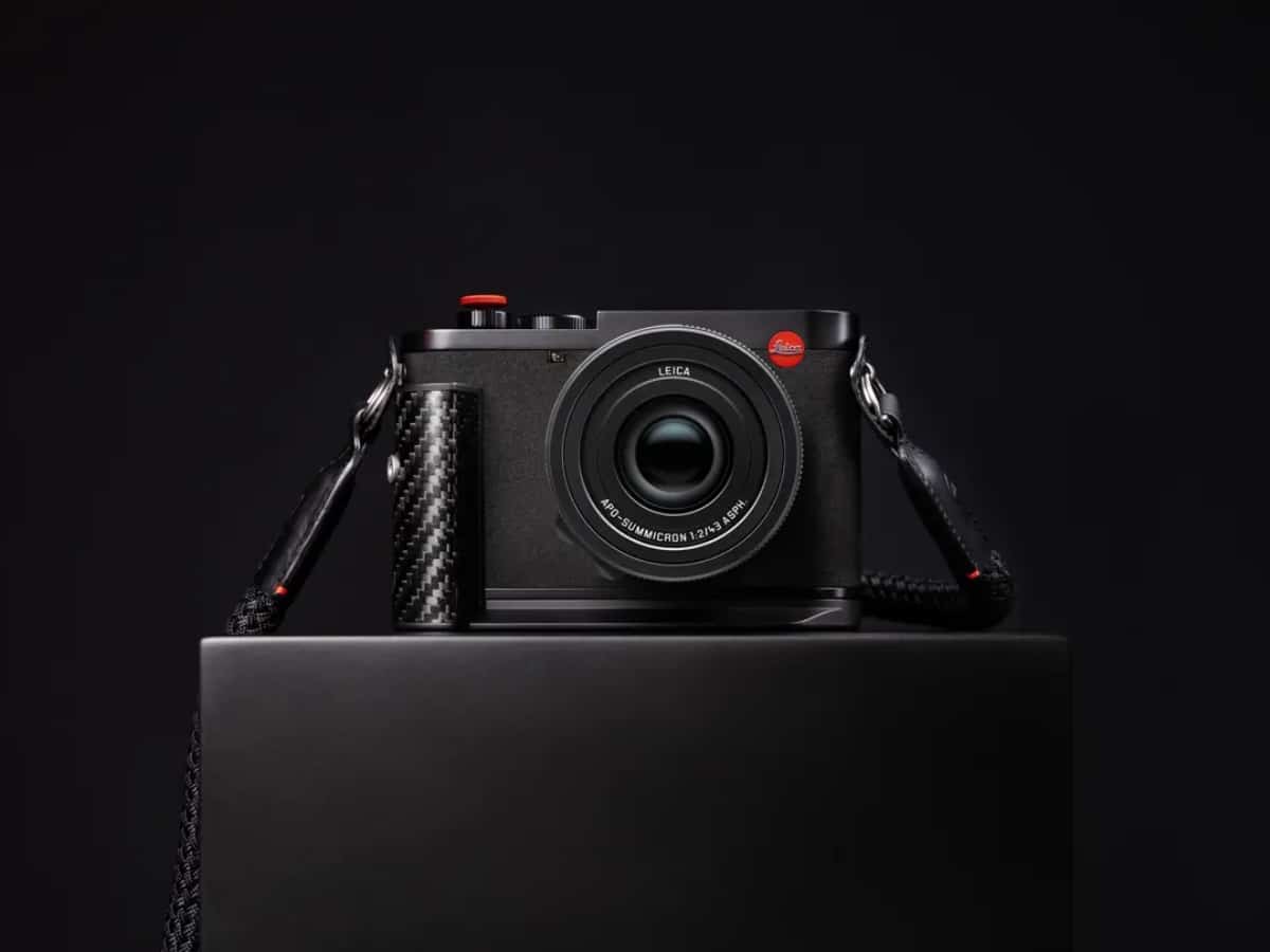Leica's $14,190 Formula 1 Camera Adds a Carbon Fibre Wireless-Charging Grip and All-Black Microvelour Covering