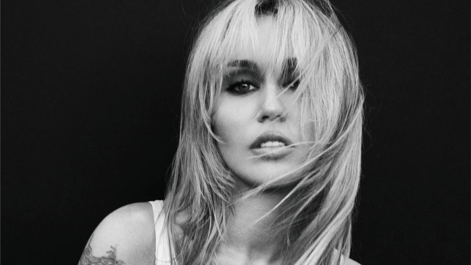Miley Cyrus Performs at Hollywood Bowl: Review Night One