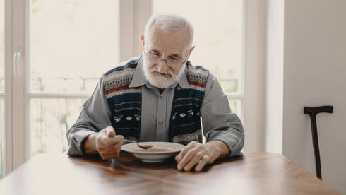 Eating alone linked to smaller brain volumes and depression, studies suggest