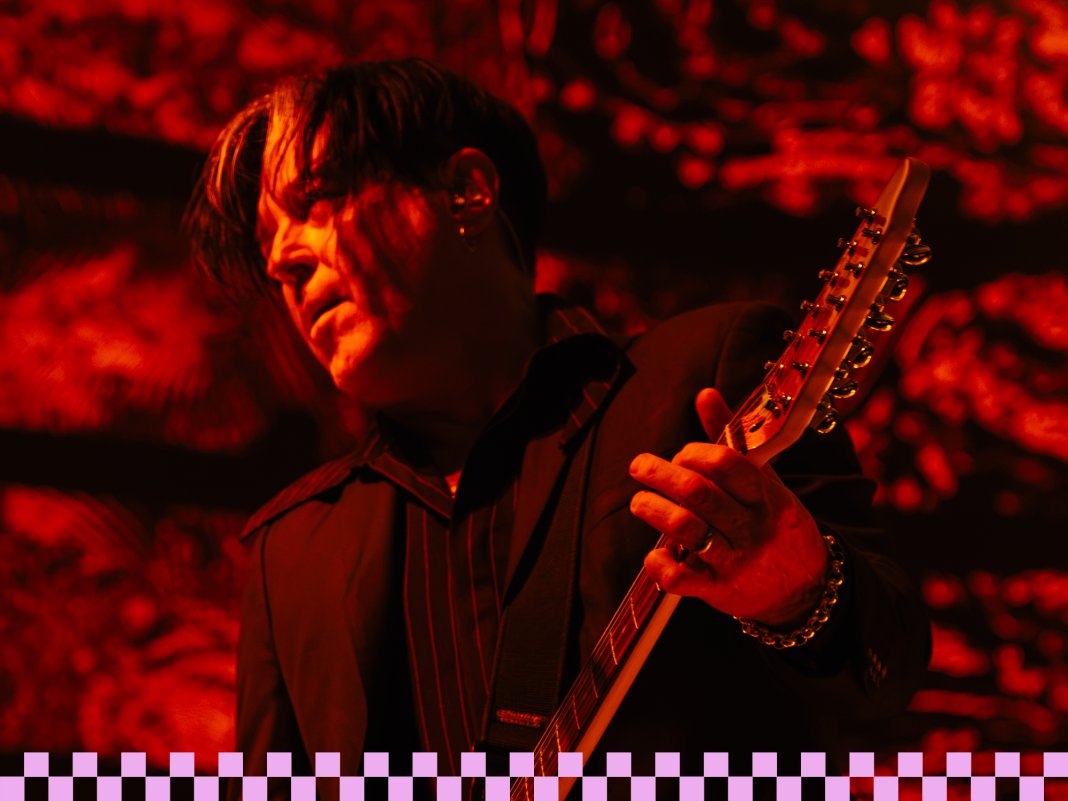 Troy van Leeuwen press image