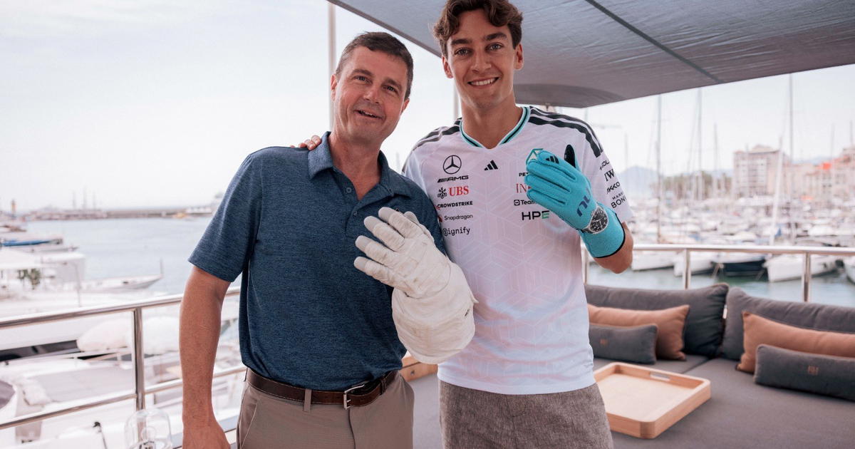 Mercedes make surprise astronaut signing to F1 team