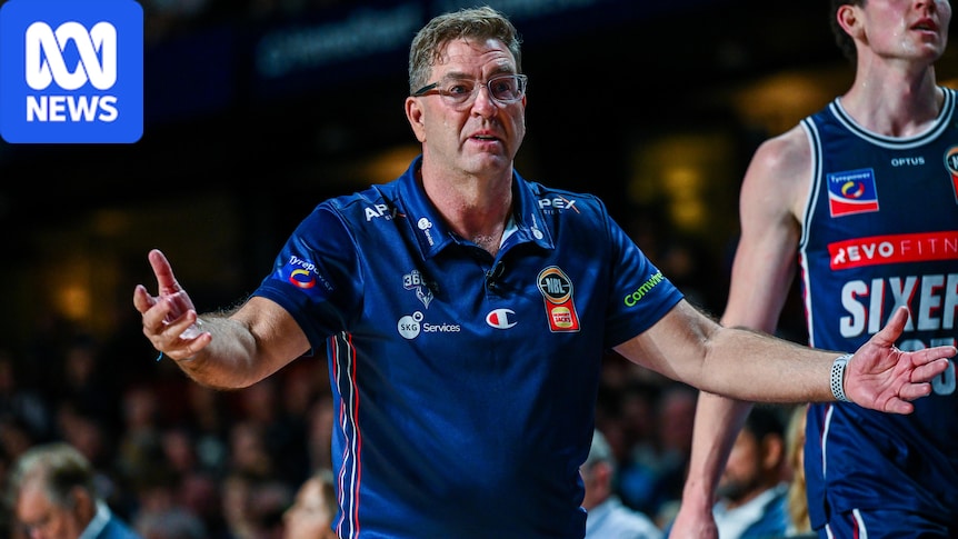 Adelaide 36ers coach Trevor Gleeson claims he was 'targeted' by NBL refs in Melbourne United loss