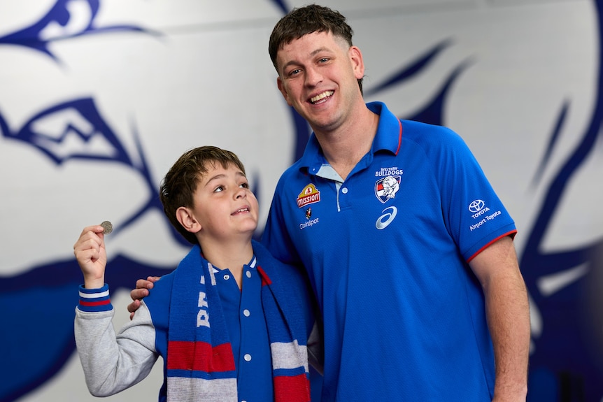 Zak Butters with a young Western Bulldogs fan.