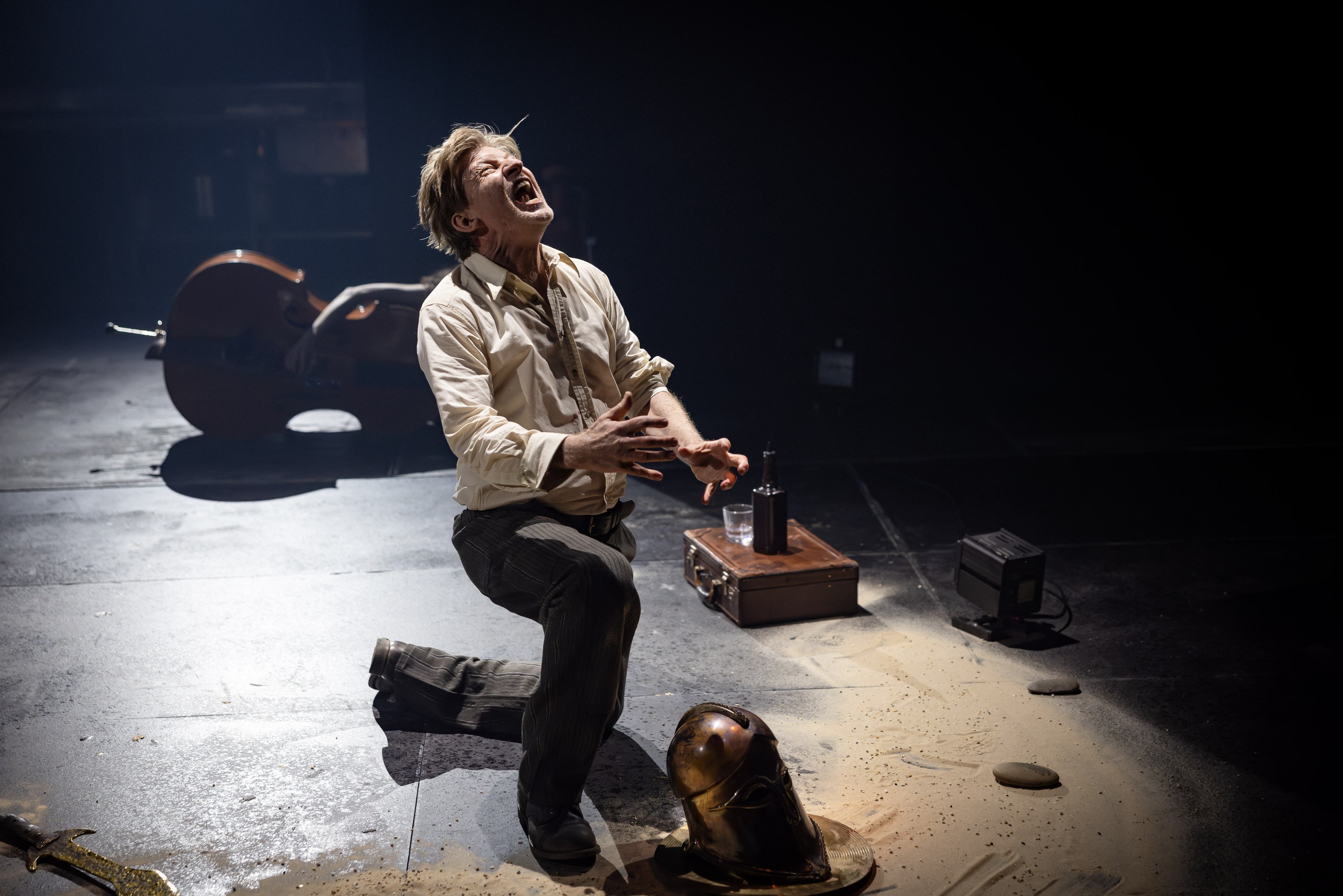 David Wenham conveys the rage of Achilles in Sydney Theatre Company’s production of ‘An Iliad’