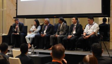 Choosing the Role of People and AI in Wealth Management