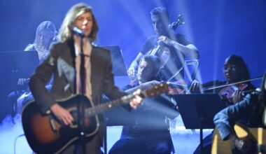 Beck Supported by Sacha Baron Cohen For ‘Tonight Show’ Performance