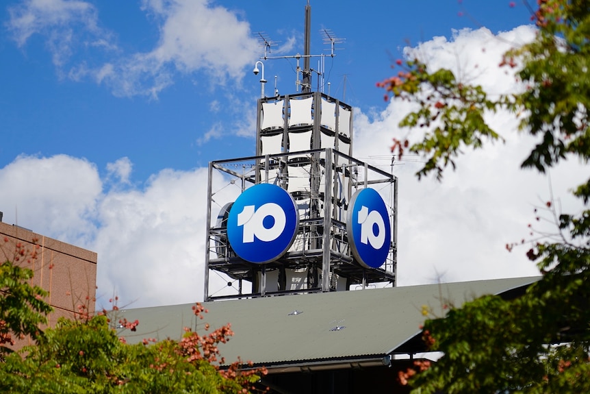 Sign of the number 10 in a blue circle