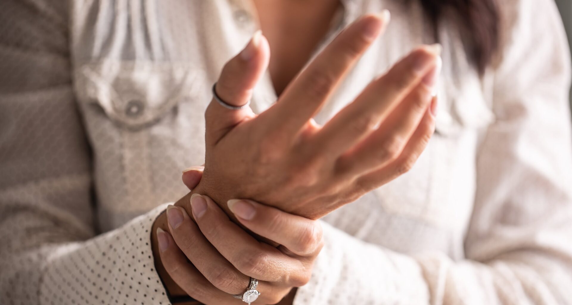 A Saline Injection Could Offer Longer Relief From Carpal Tunnel Pain : ScienceAlert