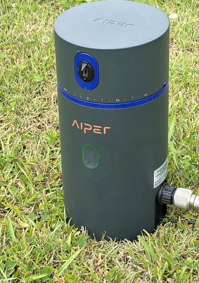 The brand new hose-attached smart sprinkler by Aiper maps your garden, rotates on command, and measures water use.